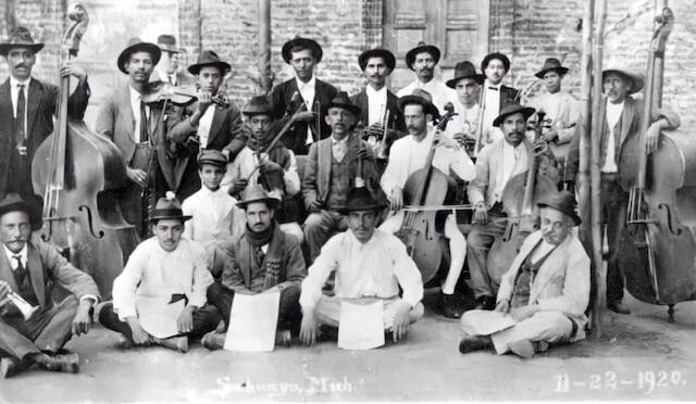 Foto antigua de Sahuayo - Algunos integrantes de la orquesta de Sahuayo de Jesús Flores